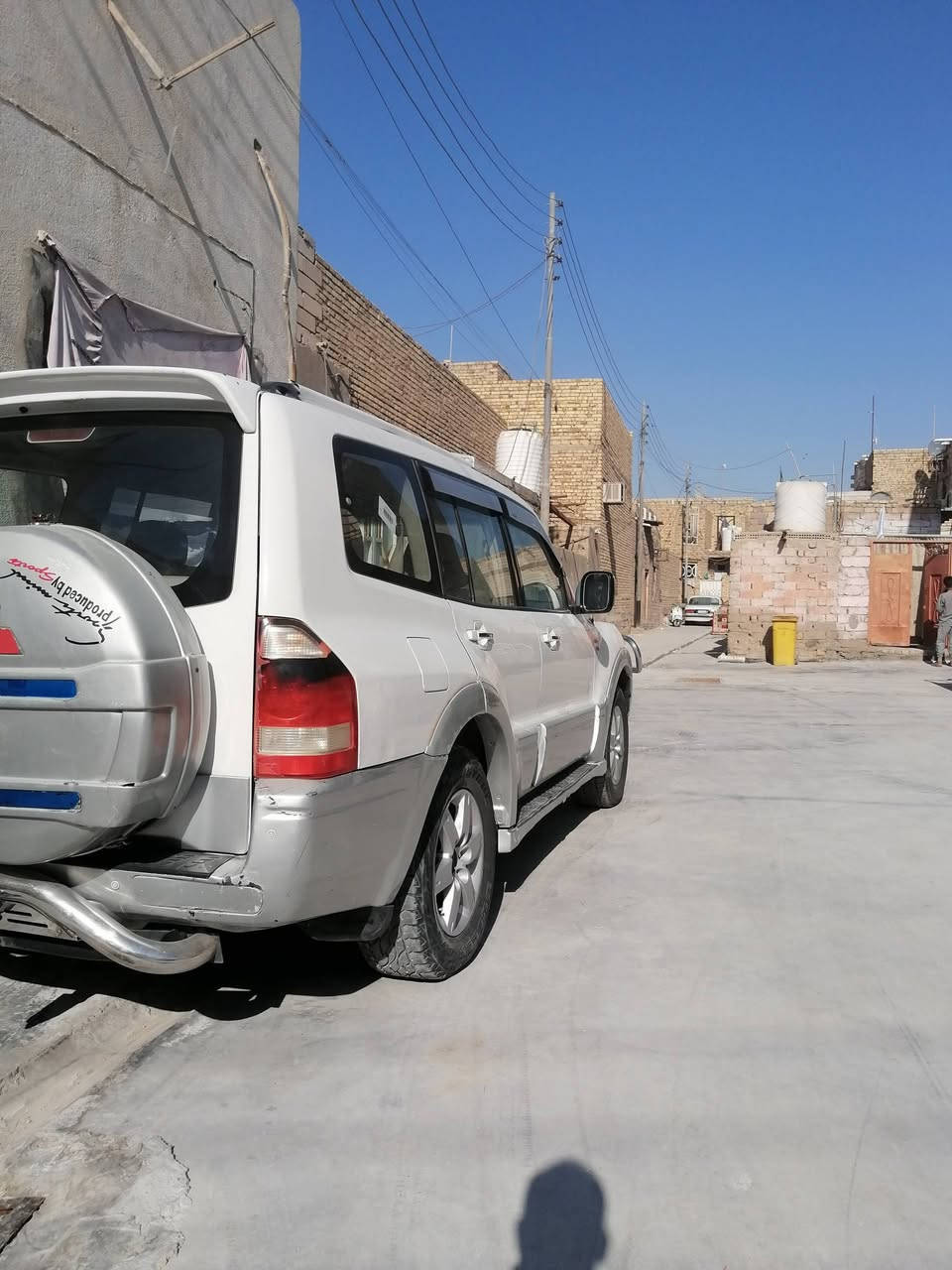 السلام عليكم سياره للبيع او مراوس بيكم فلاونر باجيرو ٢٠٠٦ مكفوله باسمي رقم مميز جديد تبريد ثلاثه قطع حداديه جديد لون أبيض مري شفط شاشه كبيره ***********
