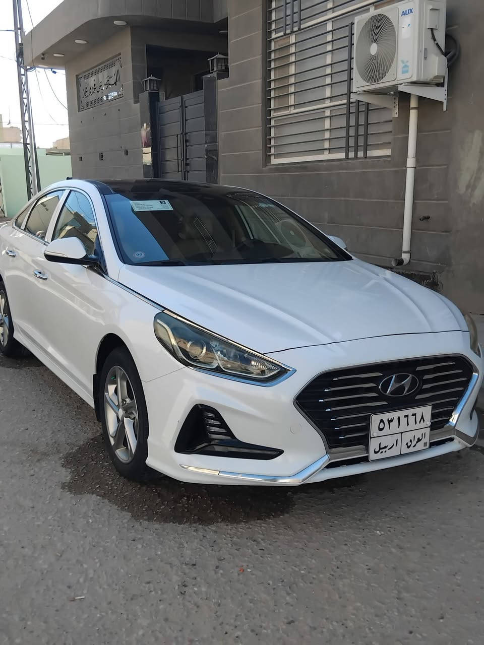 السلام عليكم للبيع سوناتا خليجي موديل ٢٠١٨ فول مواصفات محرك دوش ٢٤٠٠ السعر ١٧٩ وبيه مجال رقم الهاتف ***********
