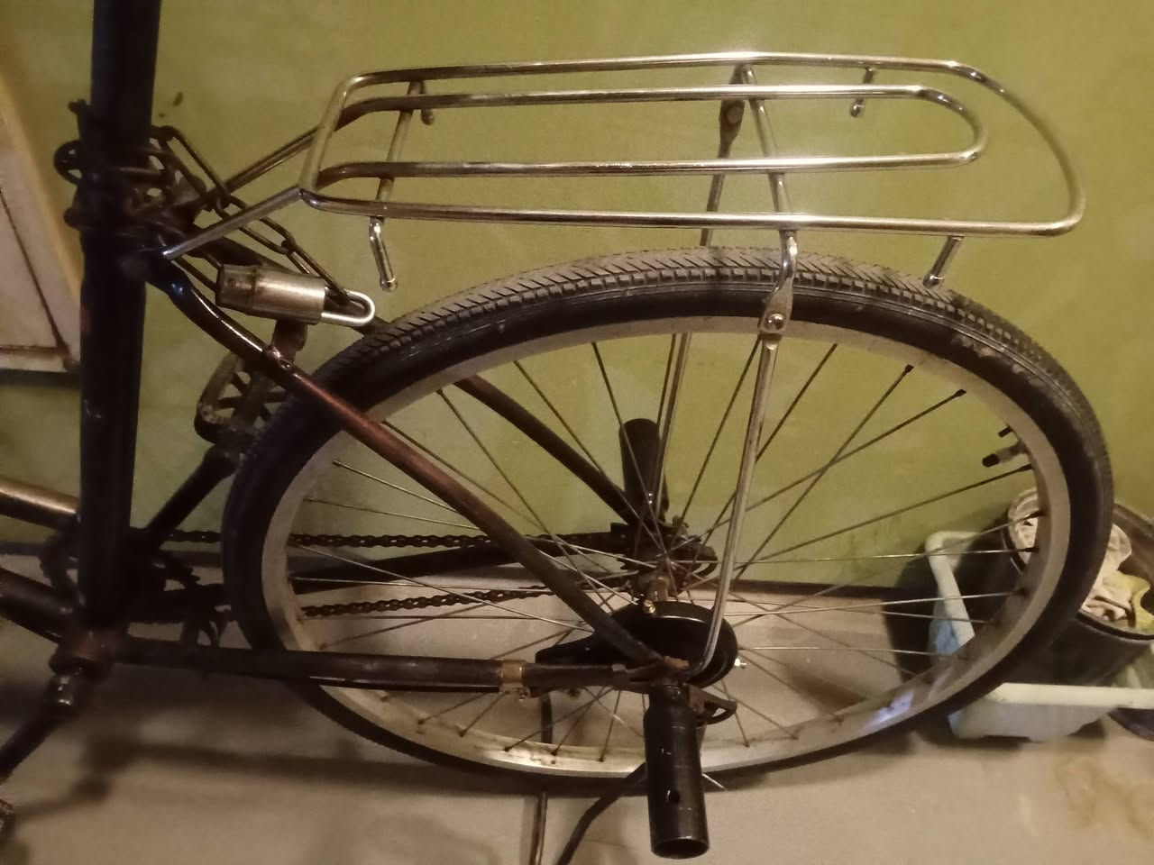 سلام عليكم عندي بايسكل بناتي ياباني مال بالة مصبوغ بس البريك الامامي يشتغل البريك  ميشتغل والويل الخلفي اعوج يرادلة تعديل عنواني بسماية الاتصال على رقم الهاتف ***********السعر 50وبي مجال
