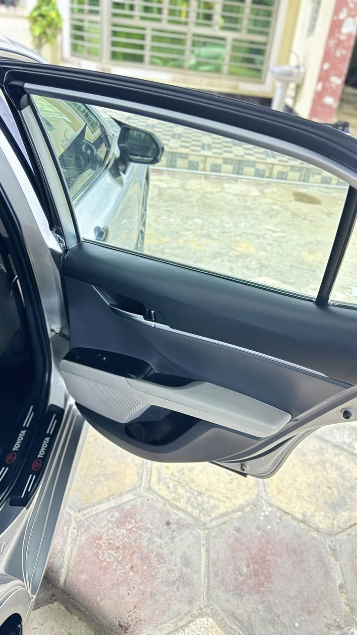 كامري امريكي للبيع مديل 2020 ماشية 131 الضرر موضح بالصور مع السونار للاستفسار الاتصال ***********
