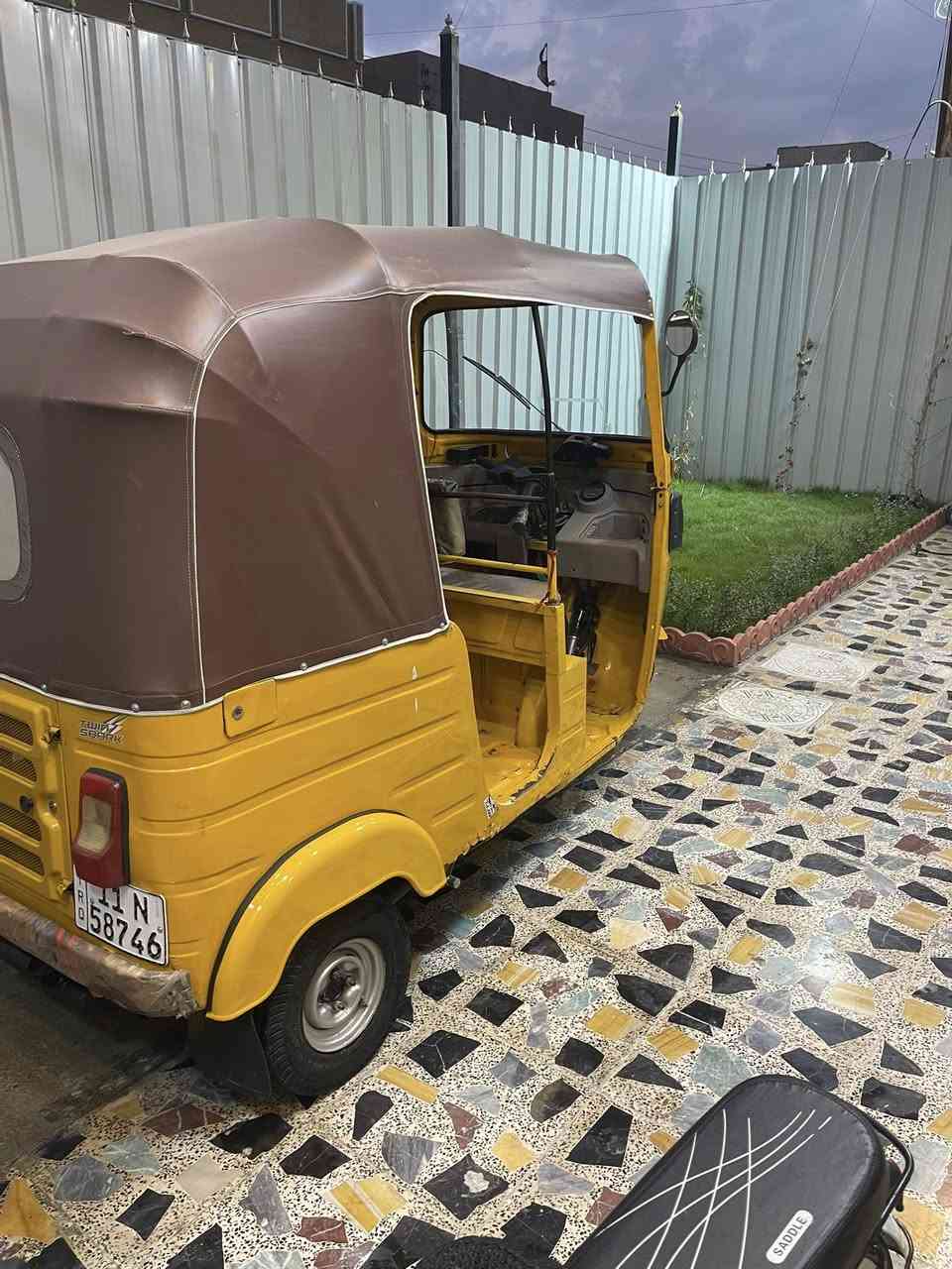 السلام عليكم  تك تك للبيع موديل 20 شهر 11 تك تك نضيفه خير من الله بيه طخات  مرقمه بغداد تحويل ثاني يوم السعر 6،650 وبيه مجال المكان الشعب الجمعيات للاتصال ***********
