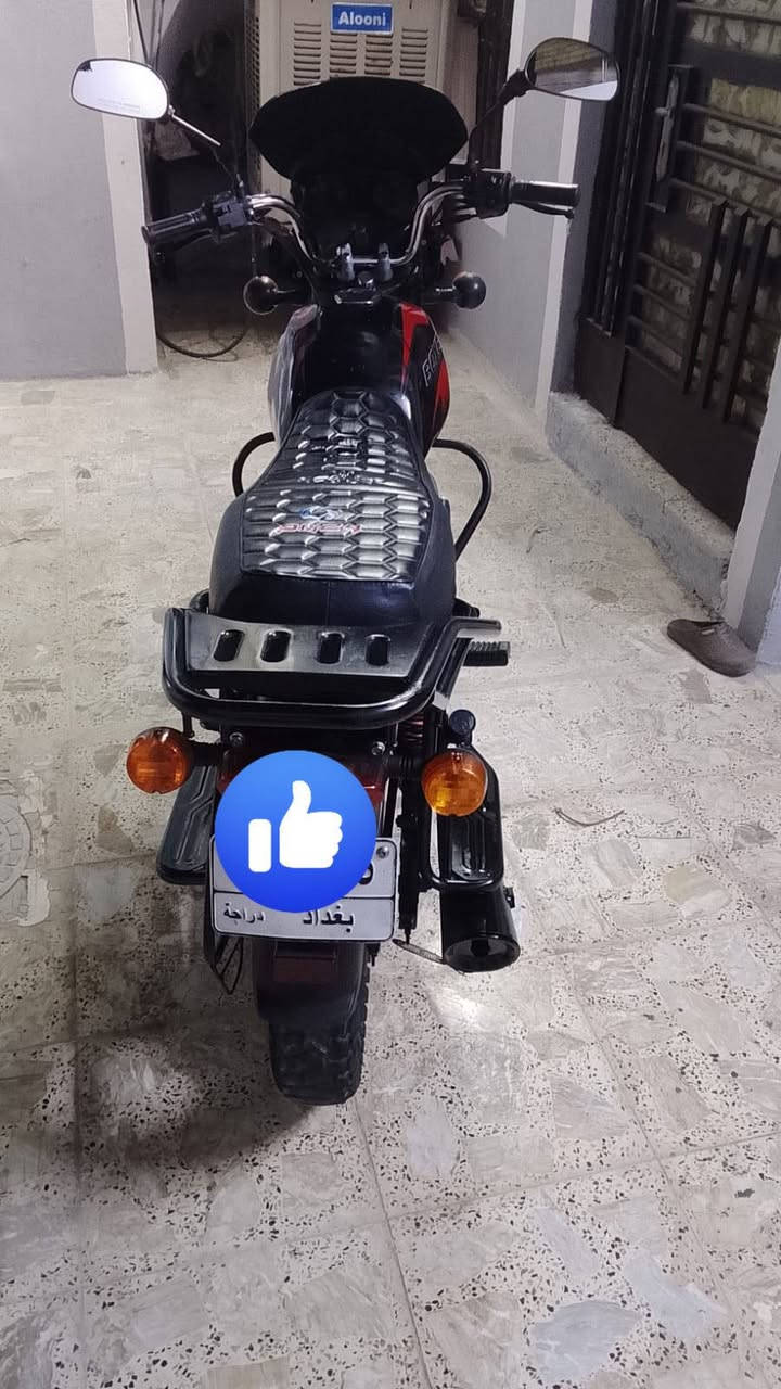 السلام عليكم بوكسر جبلي موديل 23 مرقمه  محركها ما مفتوح مبدل فقط كلج مره واحده نكره سلف تخم تاير جديد عند البيع  مرقمه  العنوان المحموديه حي المرتضى سعر مليونين و400 بيها مجال شيء بسيط حك الجيه رقم الهاتف *********** نعتذر غير متواجد على الفيس
