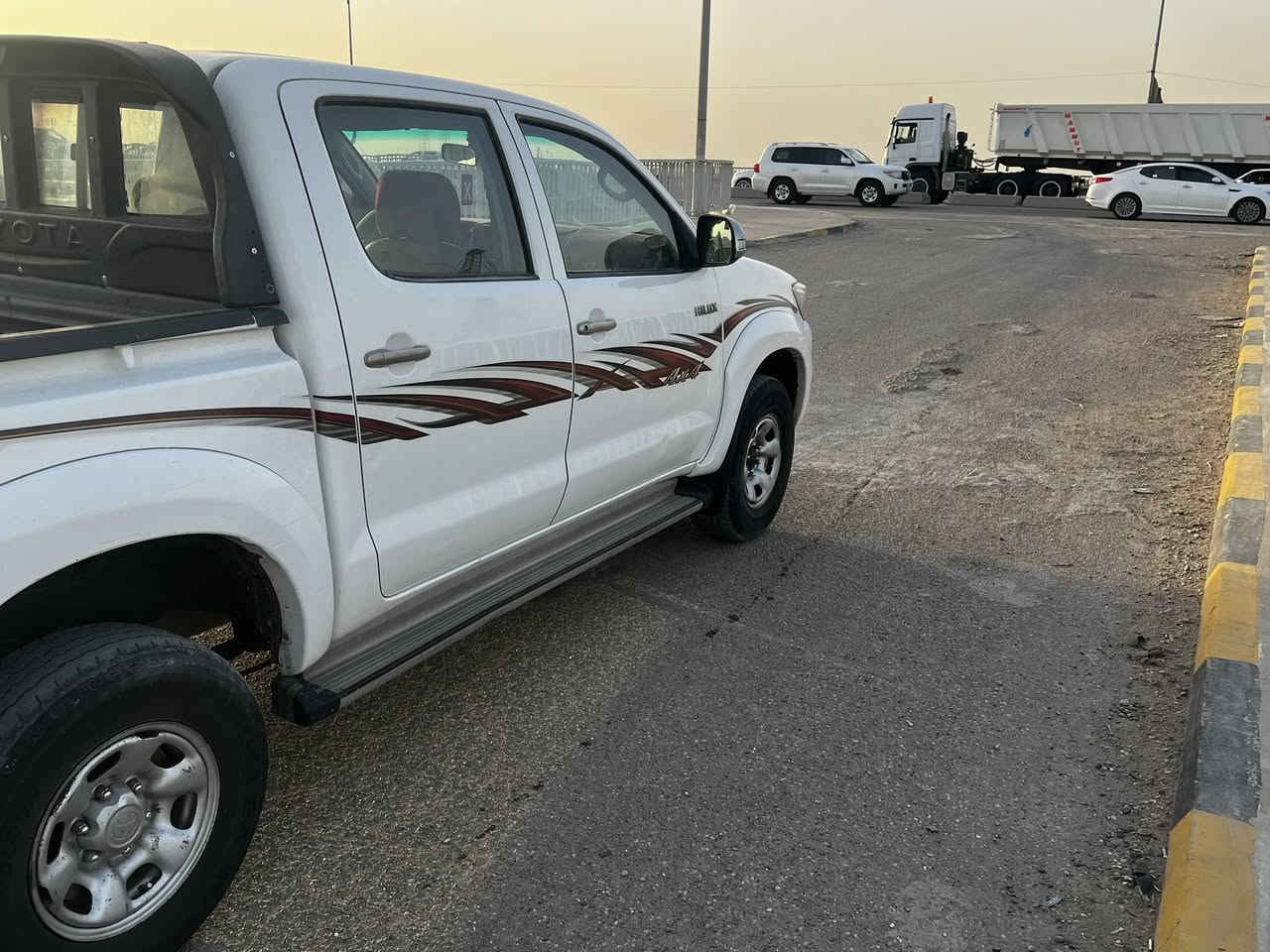 بيك أب هايلوكس فور ويل موديل 2013 مكفولة كفالة عامة مكينة مچفتة حديثآ الباقي كفالة السعر (170ورقه وبيه مجال رقم إنكليزي بصرة مشروع وطني  بأسمي العنوان البصرة الجزيرة قرب جسر خالد الاتصال فقط على هذآ الرقم ***********
