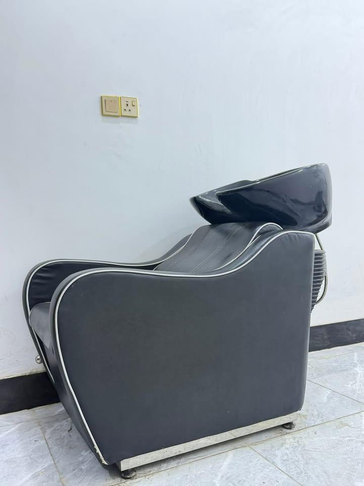 مغسلة حلاقة نظيفة جداً ومستعملة استخدام خفيف، ما بيها أي عيوب ماء حار بارد  تشتغل تمام الاستفسار خاص .


**إذا كنت صاحب هذا الإعلان وتريد حذفه لأي سبب، رجاءا أرسل رسالة إلى الدعم الفني**