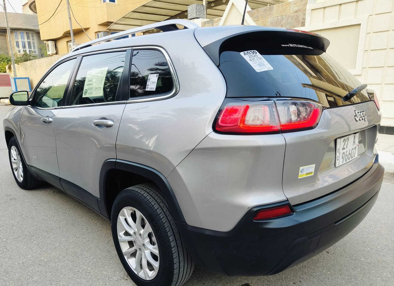 السلام عليكم جيب بزون موديل 2019وارد امريكي حادثه حافه البنيد فقط بدون ضرر داخلي شرط الفحص وصور الحادث ورقم الشاصي  وكتاب الفحص.بل منشور محرك  2400مامفتوحه عل بلااد رقم ذي قار تحويل مباشر هزه وسنويه جددلل2028 سياره جاهزه تبريد ثلج تخم تاير حداديه خلفي امامي 100ب100مواصفات نص فول معروفه  مكان السياره ناصريه حي التضحيه السعر 137وبيه مجال تفاصيل اكثر اتصل ***********
