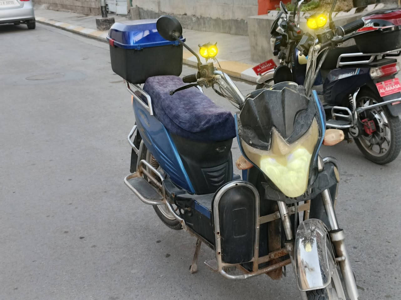 السلام عليكم
للبيع ماطور شحن هارلي 
خمس بطاريات على الفحص نضيفات حيل وما يصرفن 
بريك أمامي خلفي دبلات بي بروجكترات ثنين جدد بي صندوق كهربائيات كامله من كلشي و الدراجه حيل نضيفه وكامله من كلشي 
للبيع أو مراوس بجبلي 
‭***********‬
***********
