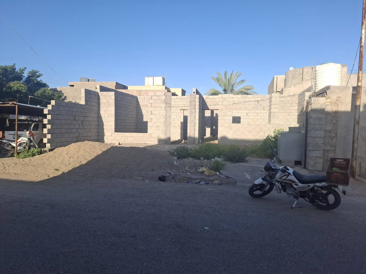 بيت ملك صرف  الموقع حي الفارس قرب الاستاذ محمد كريم 
المساحة ٢٥٠
الاتصال على الرقم ***********
