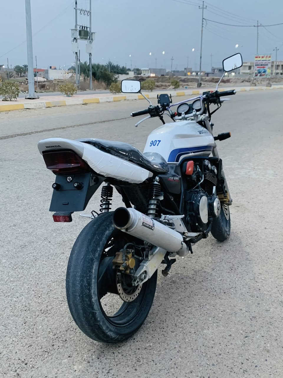 @إشارة

سلام عليكم 
دراجه للبيع هونده 
جيل 2 تعليمي 
8 ولف 
دراجه مكمركه 
كفاله كير و محرك 
السعر 14 ونص 

الرقم ***********
