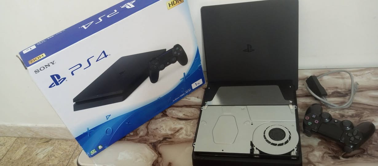 سلام عليكم
جهاز PS4 Slim 

ذاكرة الجهاز 1T يعني 1000 گيگا
 جديد مهكر نضام 11.00
كامل ملحقات اصليه 
جهاز مكفول من الشخط 
فول نضافه مليار ب100٪
جهاز مشتغل اقل السبوع جديد كسر كارتون وليس باله
(شرط الفحص)

 سعر 450

مكان مدينة الصدر الاورفلي ***********
