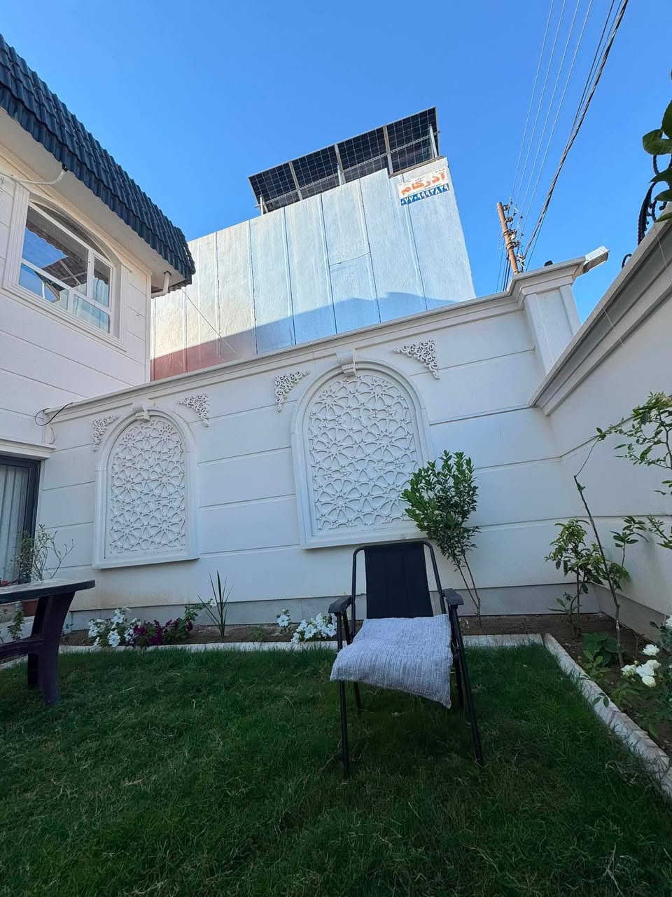 دار للبيع طابو ملك صرف مساحة 250طابقين موقع حي خضراء خلف بنزين خانة//4غرف نوم واستقبال هول مطبخ وصحيات كراج حديقه البيت فول سيراميك سقف مغربي واجهه فلين نضام دكت اي استفسار عله خاص او اتصل ***********
