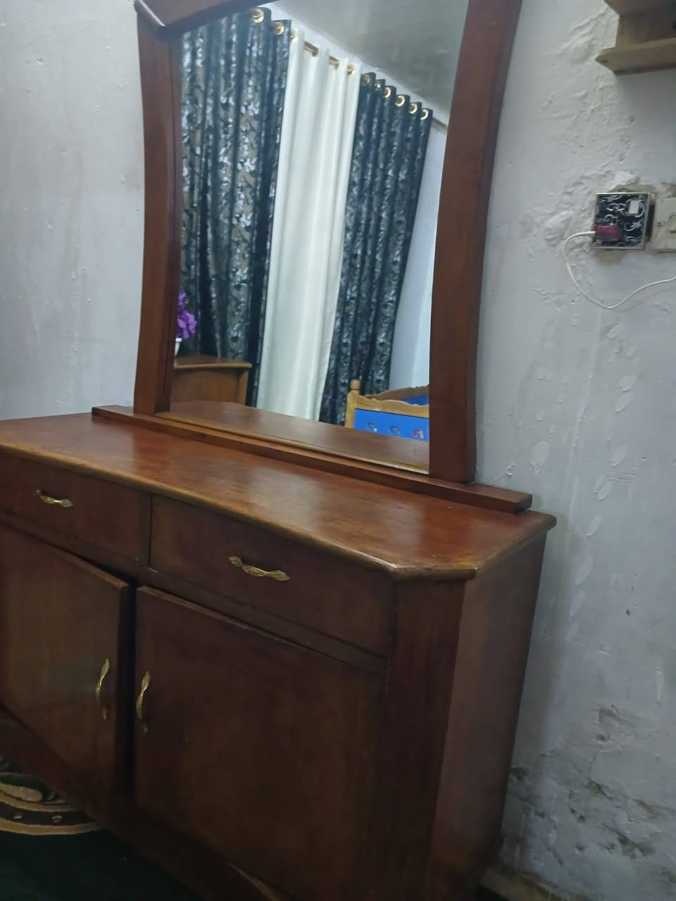 يا الله غرفه نوم صاج كامله سعره 600الف وبيهه مجال العنوان الطيفيه المزرعه ***********
