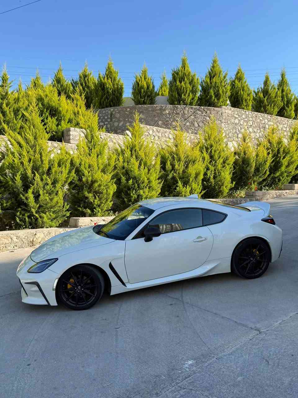 تويوتا جي ار ٨٦ | TOYOTA GR86 

الموديل : ٢٠٢٣ | 2023
بريميوم أعلى فئة | premium 

ماشية فقط 27 الف مايل 
مكان السيارة دهوك

اخوان السيارة بيها ٤ قطع صبغ بشرط بدون دواخل
بدون ايرباك بجم كبس حادث سطحي

(( السعر : 140 ورقة $ )) ومجال بسيط
و ليشوفها غالية يعبر المنشور بكلمة طيبه 

***********
(( *********** ))

 السيارة رقم دهوك بشرط التحويل

محرك 2.4 BOXER تنفس طبيعي

لايتات LED شكل كورفيت / سستم كزوز Corsa
كير توماتيك / داخل شامواه و جلد 
ابل كار بلي / دواخل كاربون فايبر
السيارة كلش جديدة بمعنى الكلمة 

رقم شاصي ((JF1ZNBF14P8755481)) دهوك, العراق
