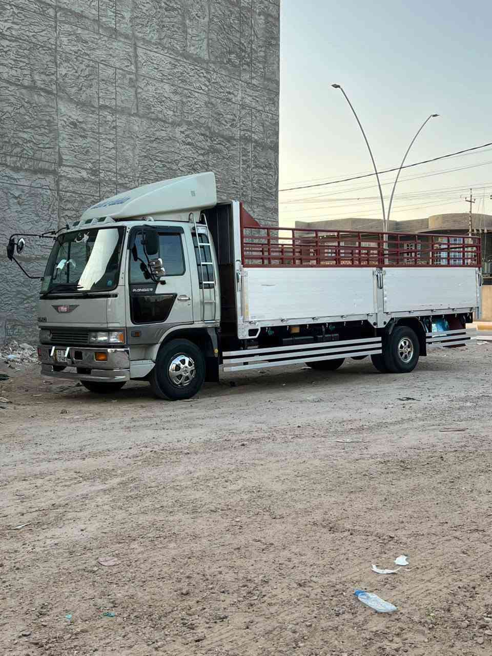 هينوو لبيع موديل ٩٣ رقم بغداد طول بدي سته وربع محرم سبعين عادي تبريد شقال السعر ٢٢٥ بيهه مجال *********** ابو مهند
