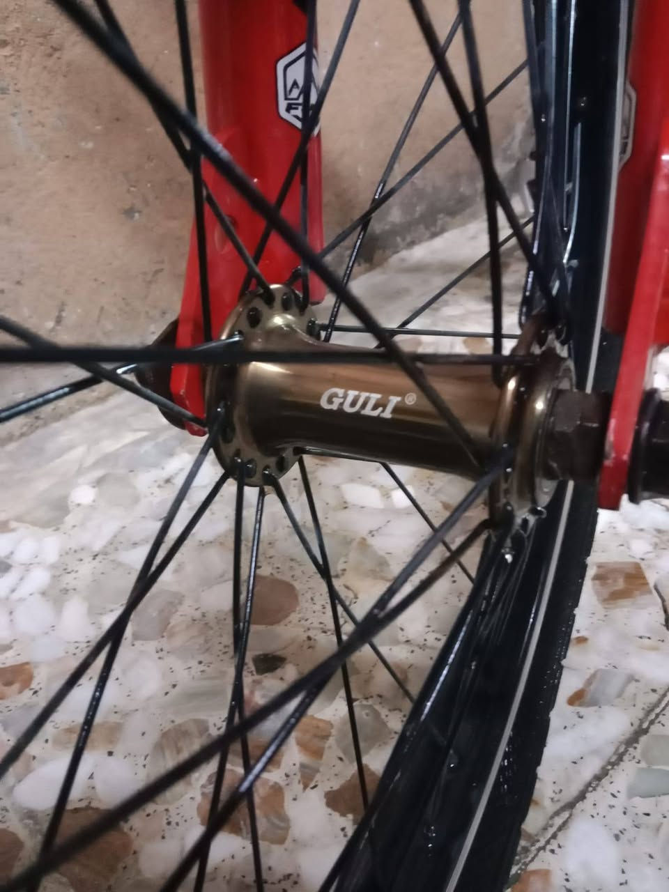 السلام عليكم بايسكل بي ام اكس أمريكي حجم 20 بايسكل عوزا بس تعديل إطار الخلفي وتاير الأمامي سعره 60 وبي مجال ***********
