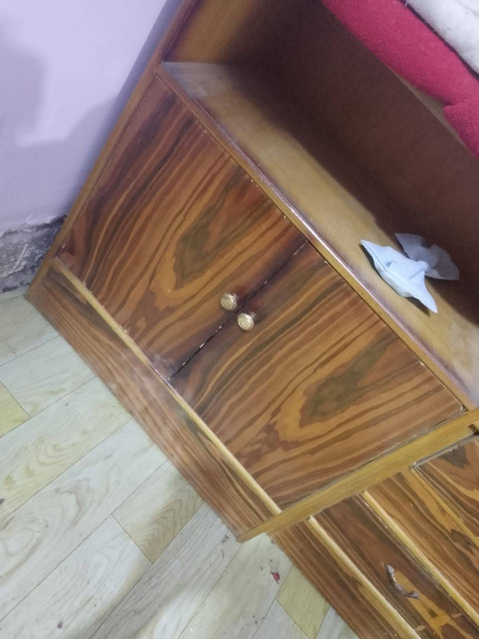 سلام عليكم شباب عندي غرفة للبيع جديدا مثل ما بصور بغداد زعفرانيه 600بيه مجال هاتف ***********/واتساب فقط
