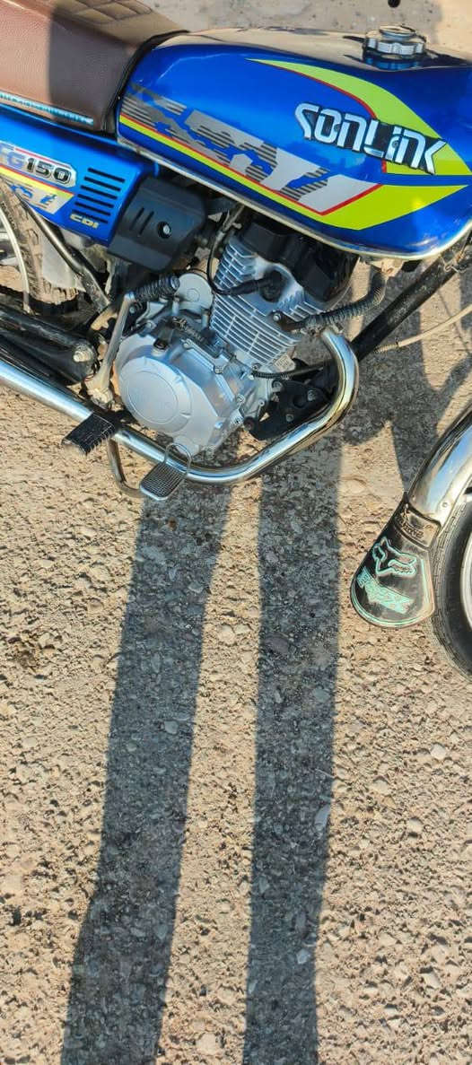 سلام عليكم للبيع دراجه سونك ٥كير دراجه موديل ٢٣محرك مكفول من فتح كهربائيات كامله من عدا الدشبول بيه كطع واير يشتغل ويطفي وبيها صفاحيه نقص تأيرات جدد قبل ٥تيام شادهن دراجه نظيفه بمعنى الكلمه ب٥٥٠وبيها مجال شراي بيه خير ويدلل مكاني ديالى دلي عباس 
***********
