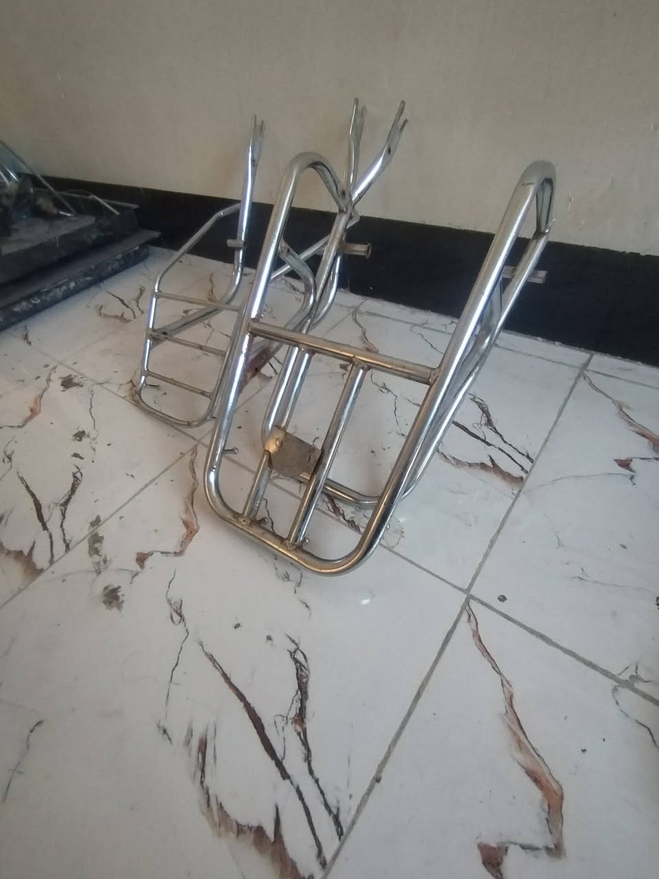 لايت شلامجة شغال عالي وناصي ولد
عدسة لايت ابيض واصفر
سوبايات 4 التفصال عوزها لحيم
كشن اصلي ع وضعيتة
قبق زنجيل تجاري
ماشة نامة
كابريتر والابرة وراسطة بك لايت
عظمات تحكم هورن واشاير ولايت لون اسود بلاد

بس ذني موجودات حاليا تريدهن كلهن بسعر انزلك تريد مفرد كلمن وسعرة

//مكاني نجف حي النداء عامود 54 سايدين الاميرات مقابل مول بغداد استفسار ***********
