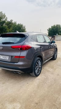 توسان 21 أمريكي السياره فول ماعدا الفتحه  173  07822852918