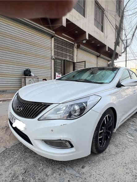 ازيرا موديل 2012
 رقم بغداد 
✅ فول مواصفات
✅. VIp
✅رقم الماني دولي 
✅ بصمة تشغبل 
✅تخم تاير جديد
✅ويل كب 17
✅محرك ٦ سلندر خليجي 
✅فول 1/1 خليجي 
✅اللون ابيض صدفي 
✅تبريد قطعتين منفصل 
✅بانوراما 3حركات 
✅ستيرن شكل رياضي sport 
✅ ثلاجه 
✅تحكم ستيرن 4 جهات 
✅جلد قرميدي اصلي تطريز 
✅كشنات كهرباء السايق والصدر
✅ تخزين 2وضعية ميموري كشن 
✅تدفئة وتبريد كشنات امامي
✅منضومة ذنون عالي
✅حساس امامي خلفي
✅كشنات جلد لون ماروني
✅لد امامي خلفي ليزر
✅لايت زينون ناصي عالي متحرك
✅ايرباك عدد 8
✅نظام ABS بريك
✅ مانع انزلاق
✅نظام AUTO HOLD نزول منحدرات
✅بصمات عدد 3 مع الصندوق 
✅بردات جانبيه خلفيه بلادي
✅سماعات عدد 10 
✅بردات خلفية اصلي كهرباء 
✅ ضوء ابيض داخلي 
✅مري كهرباء شفط قلابة مع ضوء إشارة 
✅الماسحات حساس تعمل عند الأمطار
✅حداديه جديده 
السياره بيهه باب خلف السائق مبدل  نفس اللون 
والباقي كفاله 
وسونار مرفق بلمنشور 
🛑 السعر132 
المكان / ديوانية - حي الجامعه
***********
