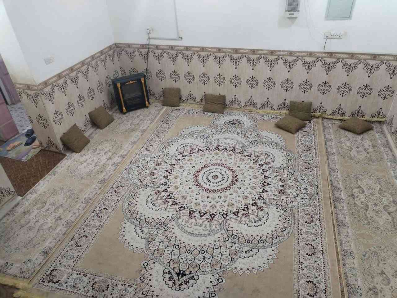 {{ بيت للبيع في منطقة الشرجي قرب المركز الصحي  }}
مساحة البيت 174م البيت طابقين ونظيف جداً 

الطابق الاول يحتوي على
غرفه نوم وبراني وصاله ومطبخ وصحيات 
والطابق الثاني غرفتين وصاله وصحيات 
سعر البيت // مراجعة المكتب حسب رغبه صاحب الدار 

للاستفسار أكثر اتصل على رقم المكتب أو واتساب
***********

إذا حاب تعرض عقارك إرسال التفاصيل على الواتساب
والباقي علينه
