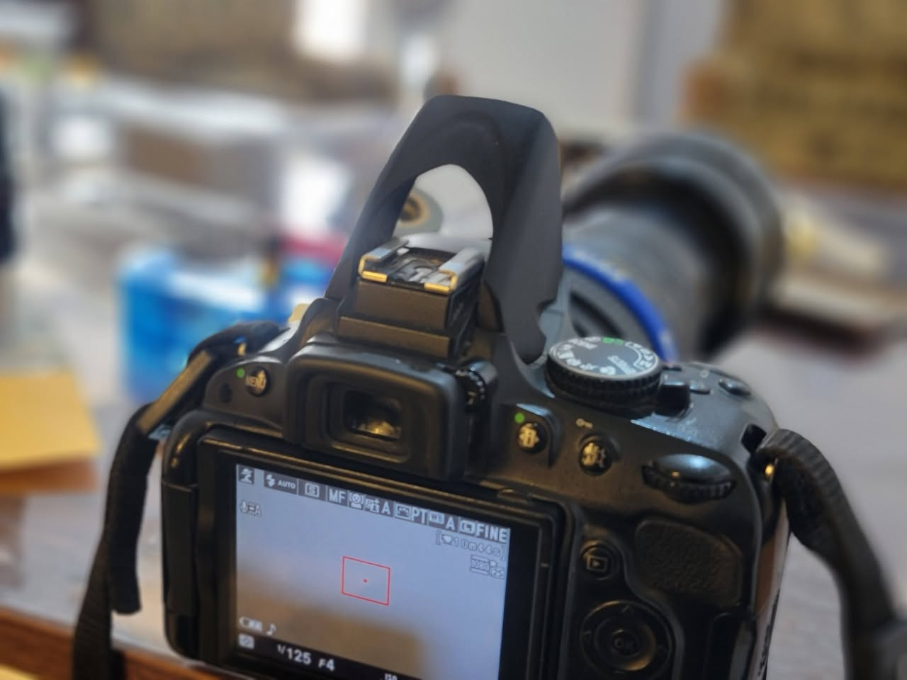 كاميرا نيكون D5100
للبيع 
عدسه 70\300 شغاله بيها ثگل بالتحكم 
عدسه 18\55
عنوان الرمادي زنكوره قرب المفرق 
*********** واتساب 
غير متواجد فيس بوك 
سعرها ٢٨٥ وبيها مجال حگ الجيه 
صورها حلوه الي يريد ادزله من تصويرها واتساب
