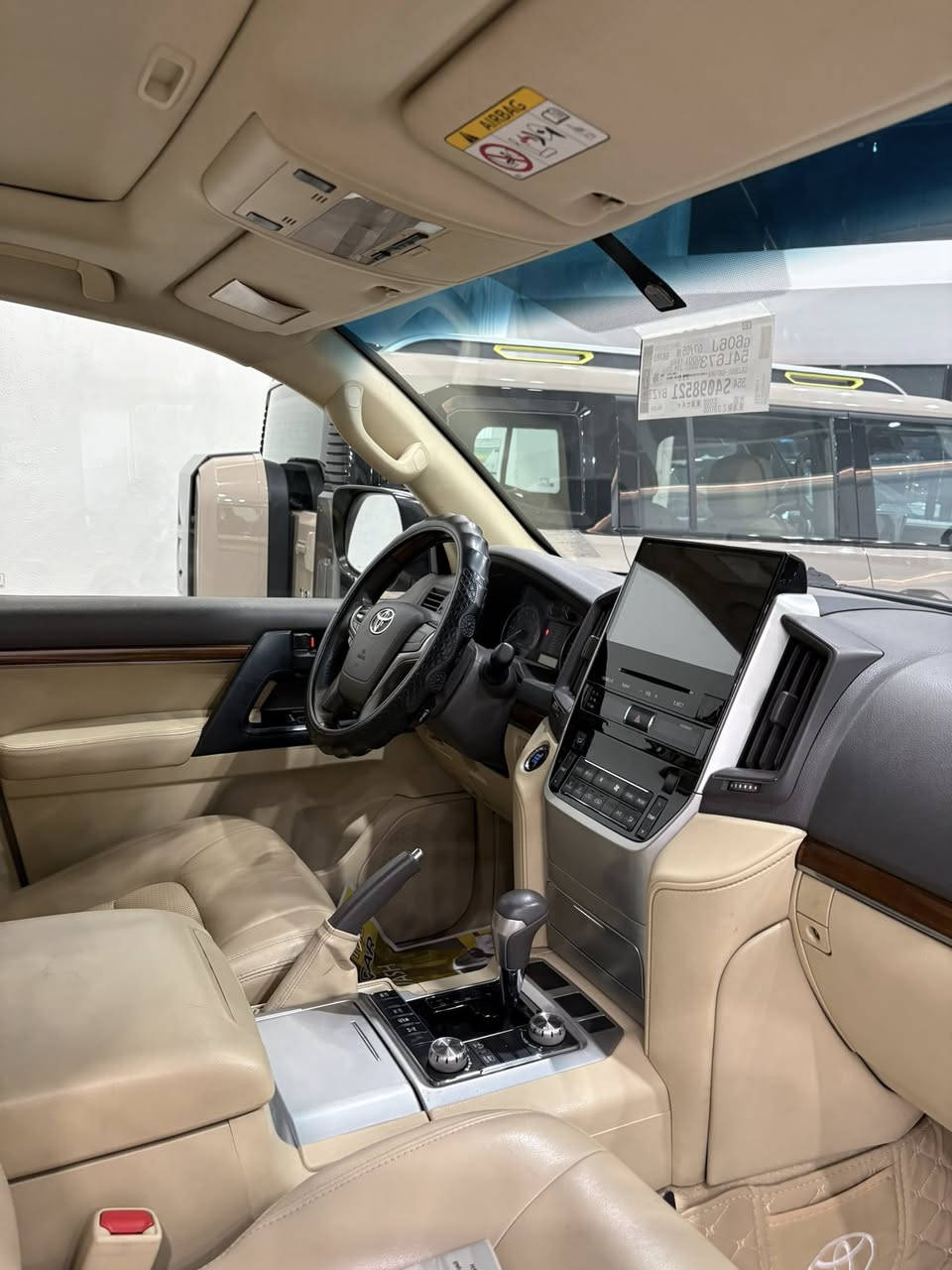 السلام عليكم لاند كروز 
شركات 2017
ماشيه 102 
مكانها بغداد 
48وبيها مجال 
***********
