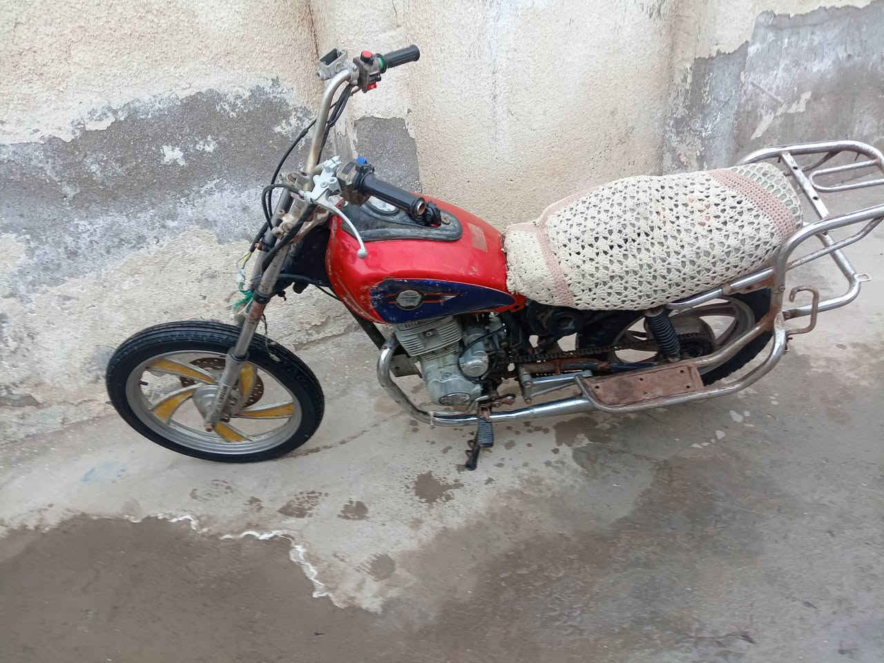 سلام عليكم دراجه للبيع 2011 اوراق اصولي محرك فول ما يدخن ولا ينقص ضفيره جديده تايرات زوج جدد دراجه جاهزه مكاني رفاعي رقمي ***********
