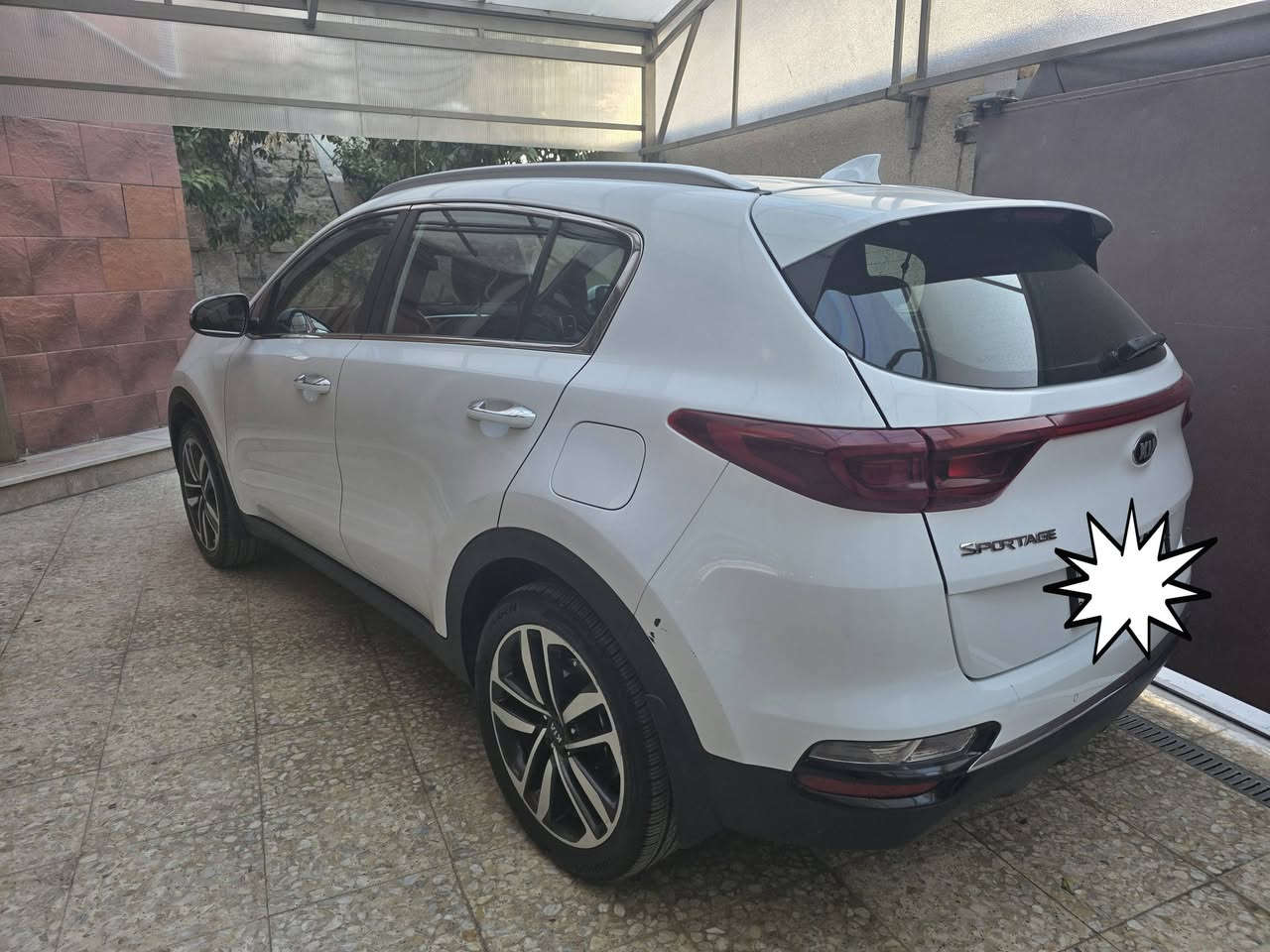 السلام عليكم
كيا سبورتج موديل 2020 خليجي مقاعد جلد لايت زنون نصف فول مكفولة كفالة عامة من الضربة والصبغ ماشية 70 الف  محرك 2000 دوش 21300$ عنوان بغداد هاتف ***********
