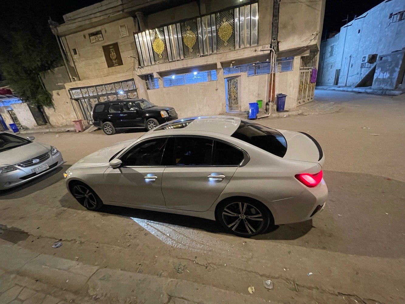 � الماركة / الموديل: BMW 330i
🔹 السنة: [22]
🔹 السعر المطلوب: [245] (قابل للتفاوض المعقول)
🔹 الممشى: [100,690 km] كم
🔹 نوع الوقود: بنزين
🔹 المحرك: 2.0 لتر تربو (أداء ممتاز واقتصاد جيد)
🔹 ناقل الحركة: أوتوماتيك
🔹 اللون الخارجي ابيض / الداخلي: [مشمشي]

✨ الحالة والمميزات:
✔️ السيارة بصيانة دورية منتظمة
✔️ حالة المحرك والجير ممتازة
✔️ بدون حوادث (أو اذكر إن كان هناك أي حادث بسيط)
✔️ جميع الخدمات والفحوصات متوفرة
✔️ [مثلاً: فتحة سقف / حساسات خلفية / كاميرا / شاشة / جلد / بلوتوث 
سيارة صفر مسج سياره رقم دهوك بسمي
الرقم ***********