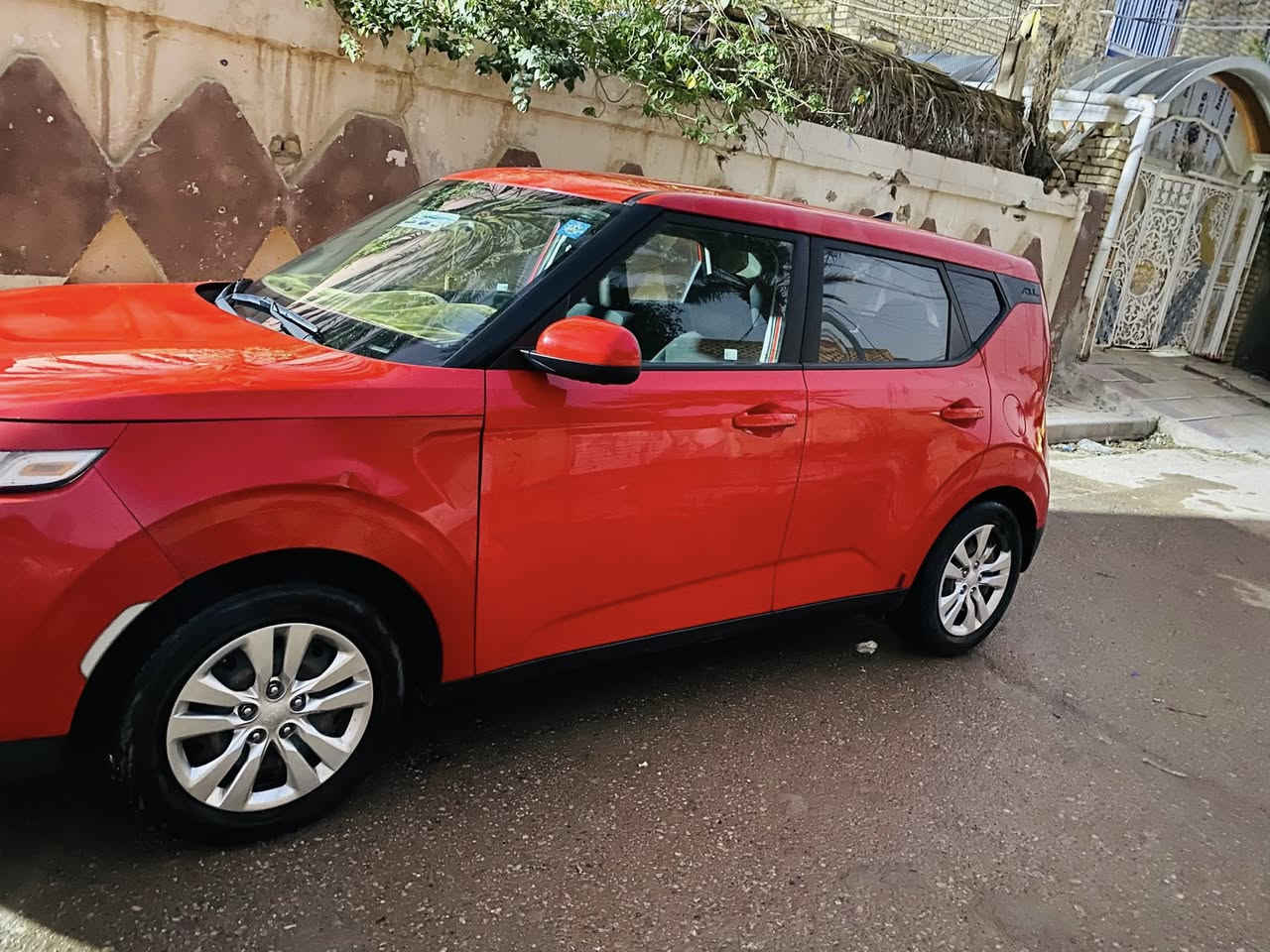 السلام عليكم
كيا سول موديل 2020 

السيارة باسمي المكان العمارة حي العسكري 

ماشيه 63 الف 

نص مواصفات 

حادثها بامريكا سرقة جاملغ 

حادثها بالعراق شخط ستوته بالبابين وشوي من الجاملغ بيهن صبغ  

الشراي يتصل ع الرقم 

***********
