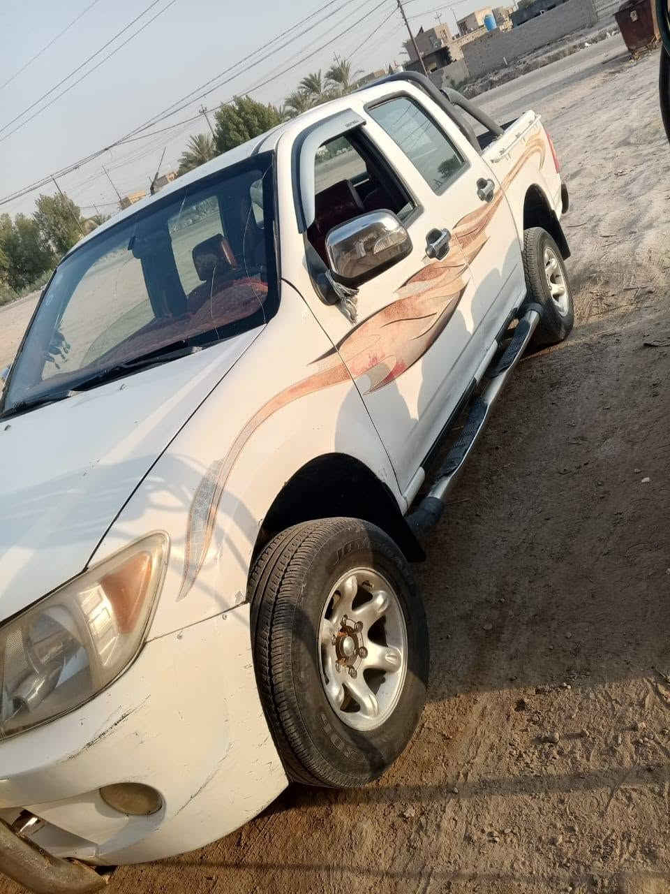 السلام عليكم سياره كريت ويل 
سيارة نظيفة حدادية جديدة تخم تاير جديد تبريد ثلج مكينة نظيفة سيارة ب اسمي مداور ثاني يوم بيها ضربة خفيفة فقط بالبنيد المكان دواية.ناصرية رقم سيارة ذي قار 
رقم صاحب السيارة..***********.سعر سيارة 54وبيها مجال
