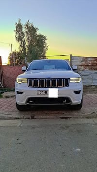 جيب 2020 خليجي كراند شيروكي فه📍  اوفر لاند      اعله موصفات جكات  ورقم...