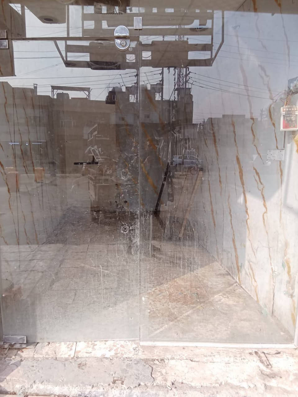 السلام عليكم جام خانه للبيع مستخدمه قليل نضيفه طول 2.70متر/ عرض2.25متر السعر 200 وبيها مجال الاستفسار على رقم ***********
