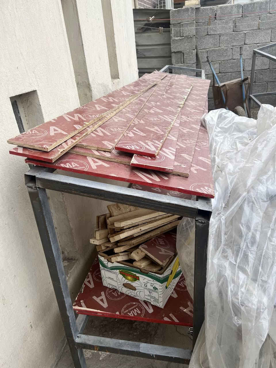 ميز مخضر عدد ٥  
مع ميزان اخو الجديد ٦٠ كغ يوزن 
تصفيه محل السعر ٤٠٠ الف
شكرا للادمن


**إذا كنت صاحب هذا الإعلان وتريد حذفه لأي سبب، رجاءا أرسل رسالة إلى الدعم الفني**