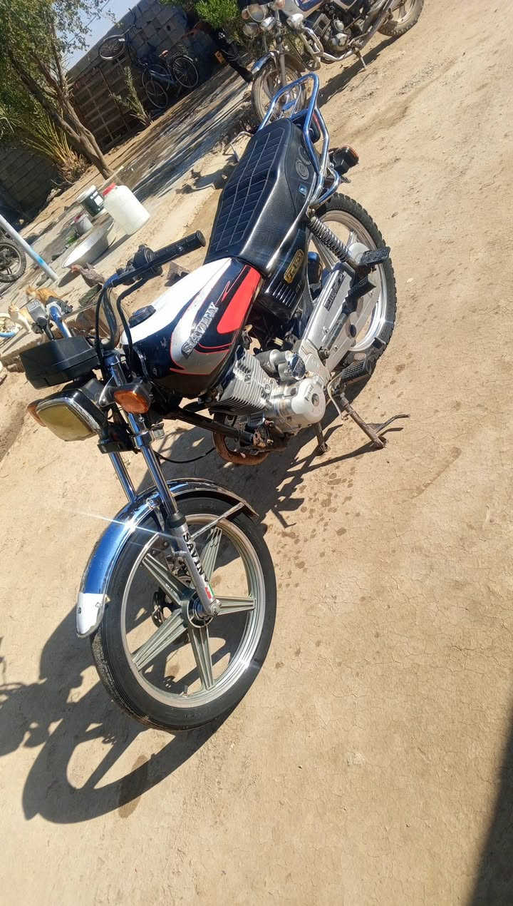 سلام عليكم دراجة سيفان 2020 بعدها شركة امفولة مامفتوح برغي بيها دراجة لاتبخير ولا تنقيص بعدهة لوك سعر 360وبيها مجال  مكان ديالى كنعان لاتصال *********** اوراق كرتونيا كاملة
