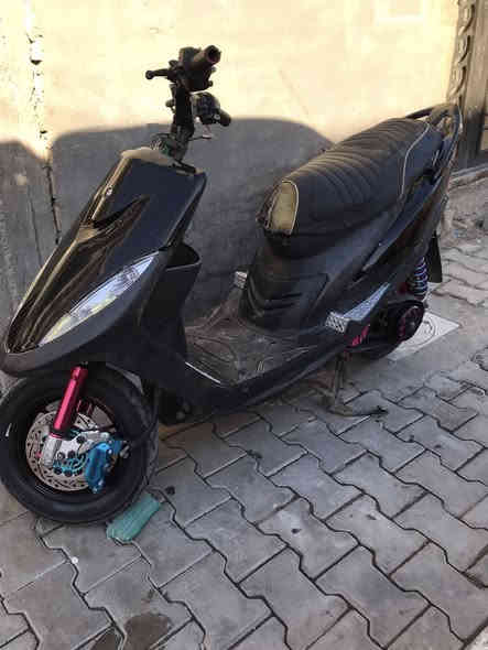 السلام عليكم دراجه للبيع بيهه تزويد هواي بيهه صدر بيهه فج وصينيه زوج كلجات WF دبل خلفي سبع الوان كامله لحيه ملحه من عده دشبول مابيهه اشاير اربع ولفات بكلايت اربعه كشن اربعه دراجه متعوب عليهه السعر 450 وبيهه مجال مكان بغداد كماليه *********** وات ساب فقط فقط
