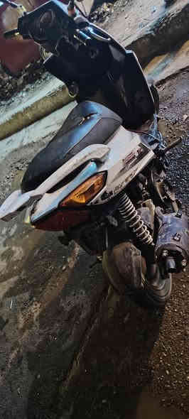 السلام عليكم دراجه للبيع. دراجه نظيفه كل شي ما رايد لها بس شغل واطلع السعر 250 وبيها مجال مكانه بغداد  رقم ***********
