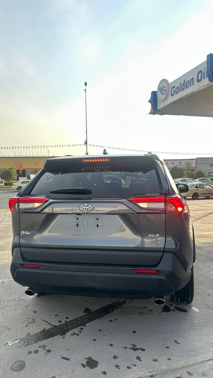 راف4 موديل 2024 فئة XLE
سعر 195
***********
***********
ضررها فقط بونيد بصمة تشغيل و كشنات  كهربائي صندوق شفط ماشية فقط 23 الف سياره محرك 4 سلندر حجم 2.5 به نزين فقط وارد امريكي كيج إلكتروني ديجيتال و جميع انظومات قياده ستيرن تحكم في كل جهات شاشه كبير و كاميرآ و تبريد قطعتين و توقف ذاتي و هيكل كامل رادار و مسار طريق و اوتو هولد و اوتو ستوب هاندبريك بصمة سياره جديده بمعني الكلمة مابيهه اي مصروف رقمها كاتي تترقم شمالي فقط تكلفة الترقيم 16 ورقة مكانها أربيل للبيع نقدا فقط 
رقم شاصي بين الصور
