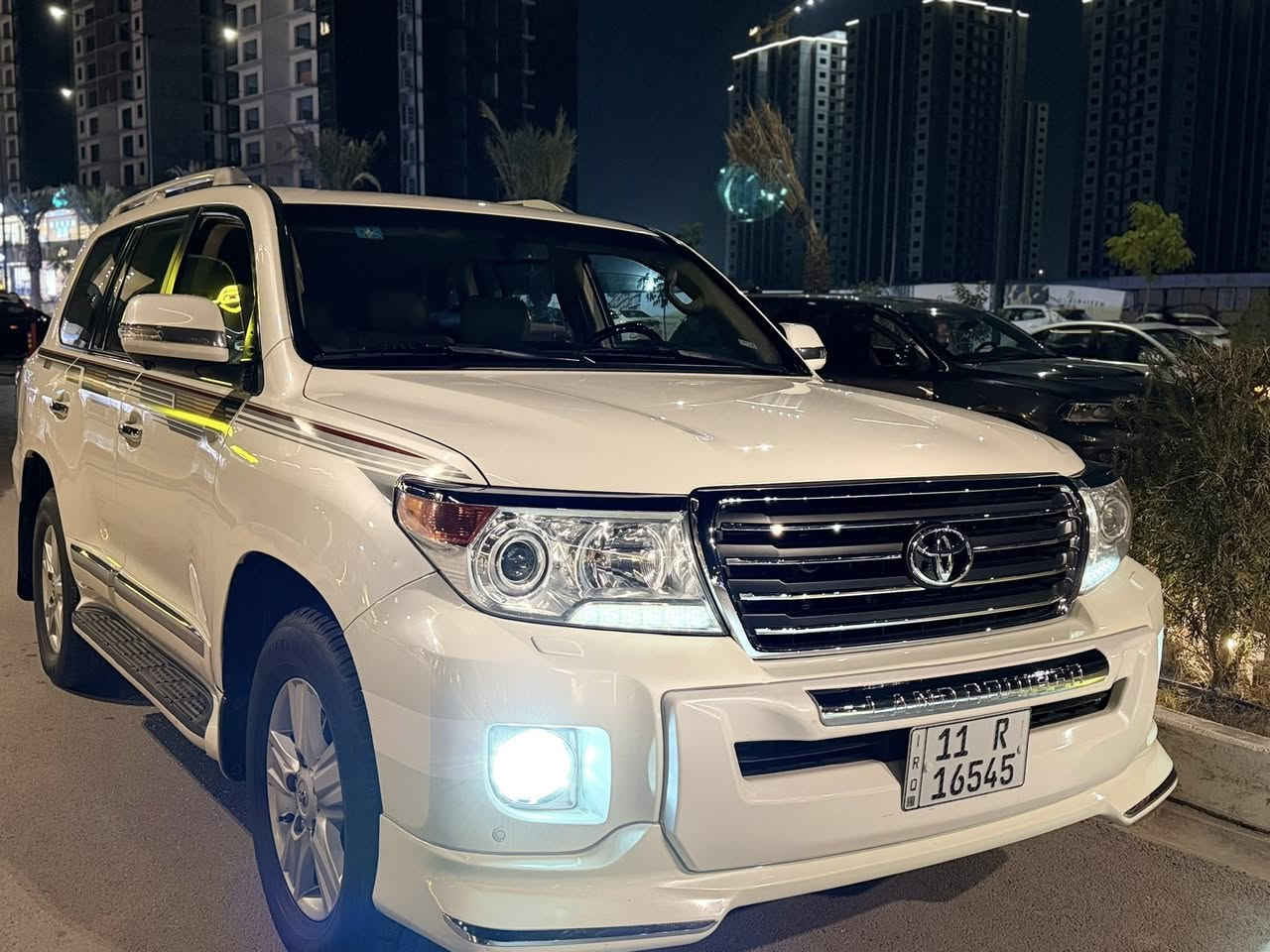 لاندكروز موديل2013 بريم اصل مكفوله رقم بغداد بسمي  ماشيه125الف مكان السياره بغداد*********** السعر 355
