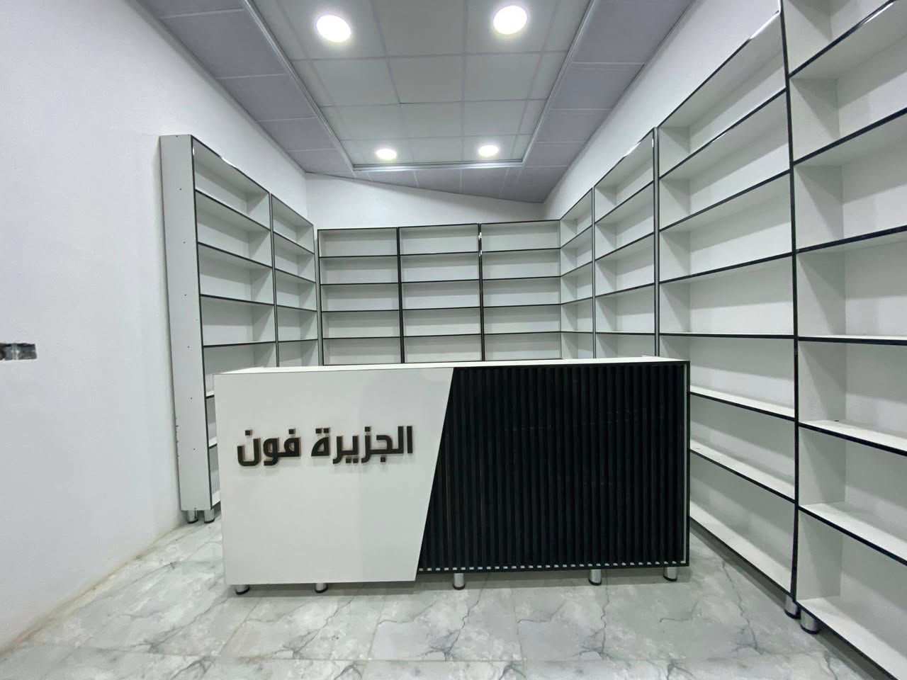 سلام عليكم يوجد رفوف محل موبايلات جديد ما مستخدم العنوان الرمانه يم الجسر الاستفسار ***********
