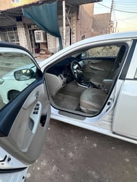 للبيع كورلا 2013 السياره كير محرك بشرط  السياره نظيفه مكفوله كفاله عام...