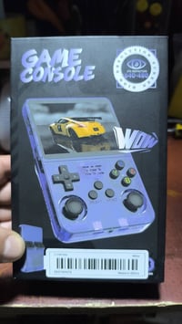 گيم كونسل موديل R65S جديد بالباكيت فقط بي عيب بسيط بطرف الشاشة موضحة ب...