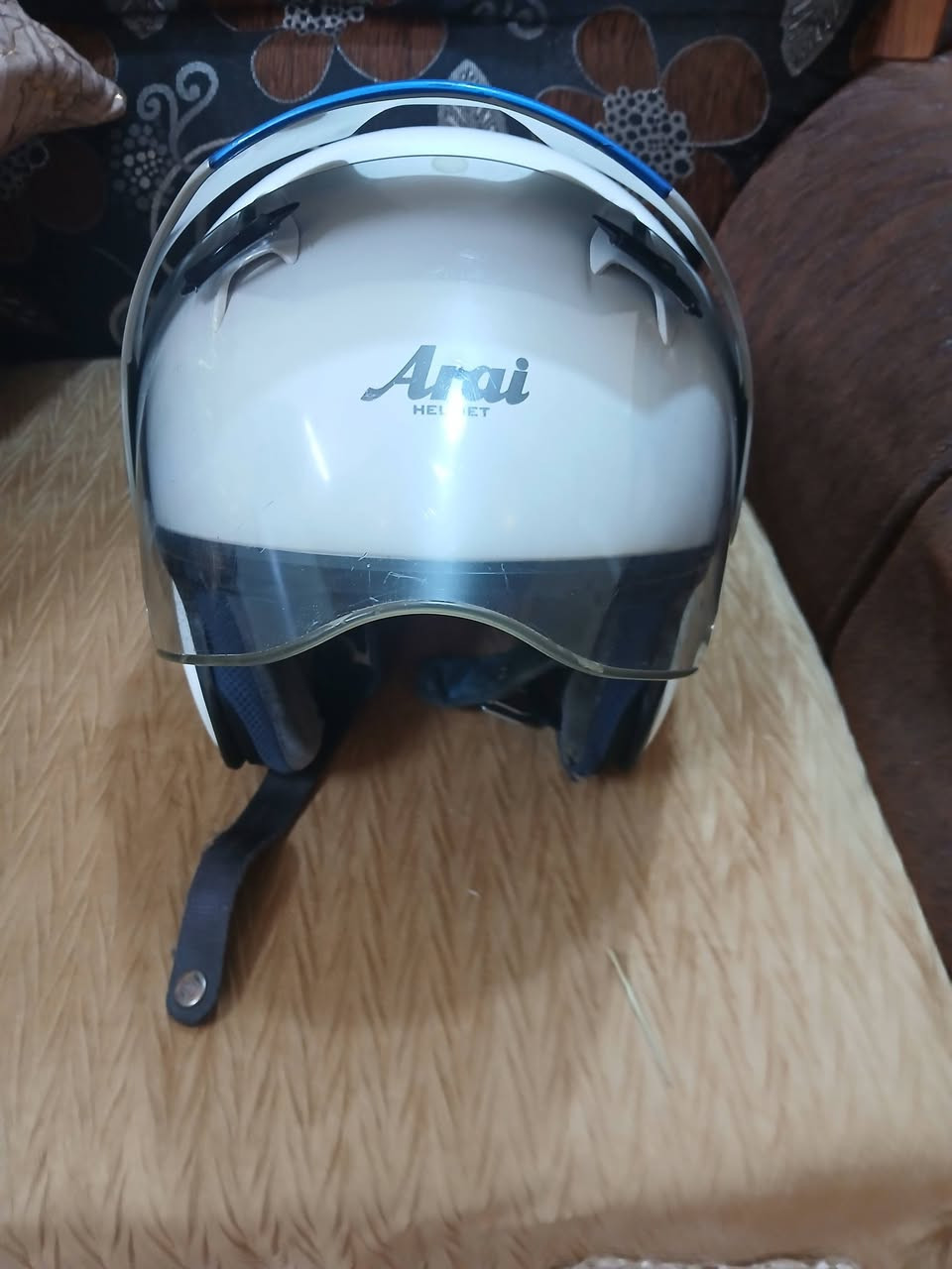 السلام عليكم شباب خوذه للبيع قياس XL  نضيفه بس مخدات تعبانه سعر ١٢٥ ألف  ***********
