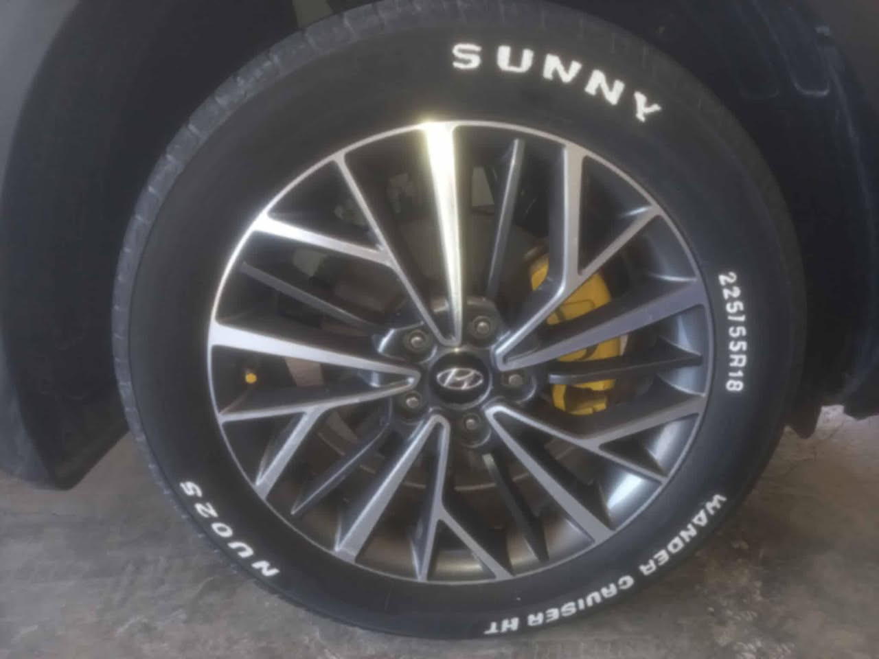 توسان 19 خليجي ابيض رقم بغداد انكليزي دولي سنويه الى 28 شركة الكاصد باسمي تحويل مباشر 5 عدسات حساسات خلفي وجانبي بصمه تشغيل مرايات شفط كراسي كهرباء تبريد خلفي كشنات جلد وتثبيت سرعه كروز تحكمات ستيرن يدات نيكل هندبريك بالرجل اشاير ترحيب عند الاقتراب اشاير بالمري بصمه باليدات البوب مع كلوب باليدات عند القفل تايرات  تخم اربعة مكتوب عليهن      sunny  مع السبير ثلاجة بالجكمجه شحن اوكس ثلاث انظمه sport / Eco/ normal اشاره بلوجكتر عند الاستداره على اليمين واليسار بك لايت لد قماره حديد فيها قطعه واحده صبغ طرف  جاملغ الايمن الخلفي حك شبرين والباقي مكفول رقم بغداد دولي باسمي مكان السياره فلوجه للاستفسار على الرقم ***********  ابو احمد  وترهم مراوس بتويوتا راف4  20 فما فوق
