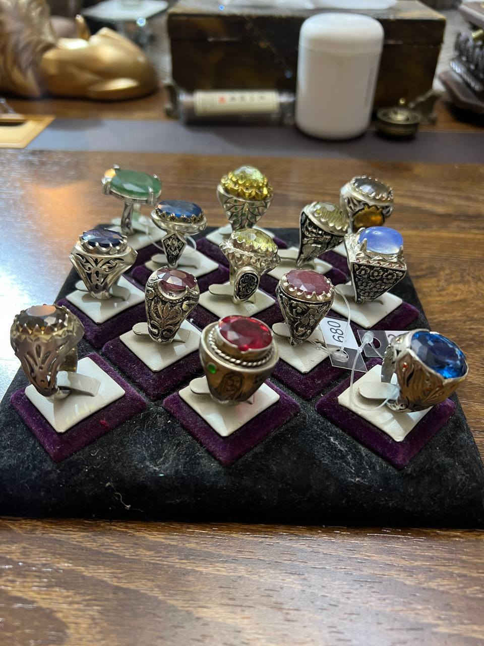 السلام عليكم اخوان متوفر 25قطعه صياغات حرفيه كله موقعه قطع ثقيلة أقل خاتم وزنه 20غرام أحجار نوادر 
تريد ابيعلك قطع تريد وزن ينباعن شلع 
سعر القطعه ب70الف 
مكاني بابل الحله الحي العسكري 🏡🏡
للاتصال /***********📞📱
