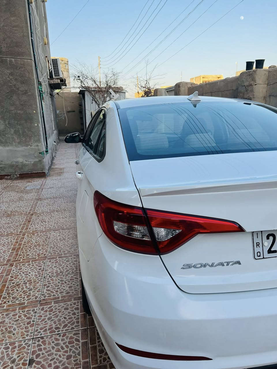 السلام عليكم
سوناتا 2017 
حادثها تبديل باب سايق وجاملغ 
سياره جديده وكل نقص مابيها
ماشية 72 ألف
تخم تاير جديد حدادية جديده
دواخل نظيفه كلش
سعر 125 مكانها الديوانية البدير
***********
