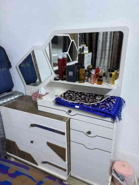 غرفه نظيفه جدا للبيع العنوان موصل سعر بلاش ٣٠٠  للاستفسار الاتصال على الرقم التالي ***********
