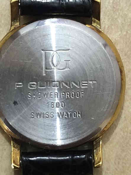 ساعة رسمية نسائية سويسرية ٧ احجار شرط اصلي 
حابة تلبسين ساعة بالجامعة بالشغل بالطلعات المرتبة تتميزين بيها ومحد غيرج لابس مثلها 
سويسري جلد ٧ احجار كريمه 
السعر معقول وصدمه الي حابه تكتب تم 
***********
