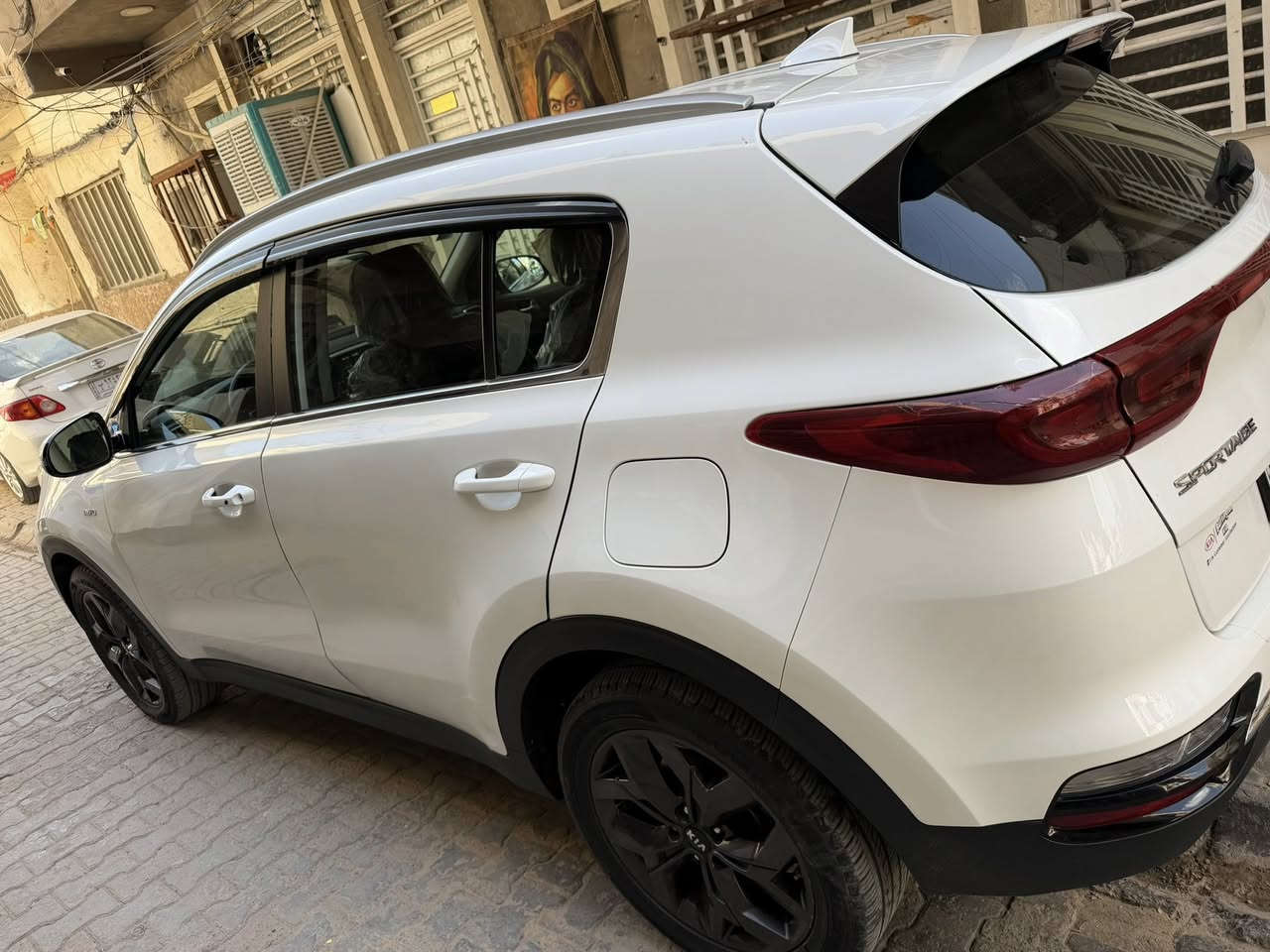 كيه سبورتج 
موديل 22 امريكي 
ابيض صدفي 
ماشيه 24 ميل  وقابله للزياده 
مكينه 2400 جدي
كير          اي تي 
بصمه ابواب 
بصمه تشغيل 
شاشه تعدم كار بلي لمس 
مانع تصادم 
كامره خلفيه 
مانع انزلاق
تحكم استيرن 
كرسي كهرباء 
الحادث منشور بالسونار  
السعر 19 $ بيه مجال بسيط 
بغداد الكرخ 
***********
