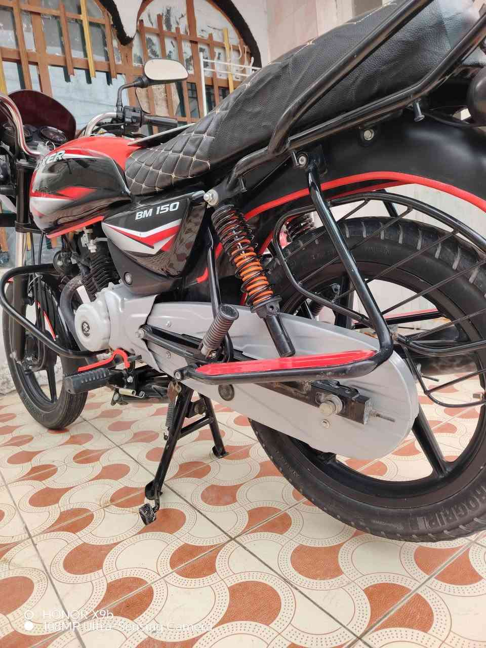 سلام عليكم دراجة بوكسر للبيع موديل 23 مرقم بسمي رقم انكليزي تحويل ثاني يوم كفاله عامه ماشيه 14 الف حقيقي دراجه مال جناي مكان بعقوبه سعر 2300 وبيها مجال شراي يتصل على رقم *********** أو خاص او يدلل
